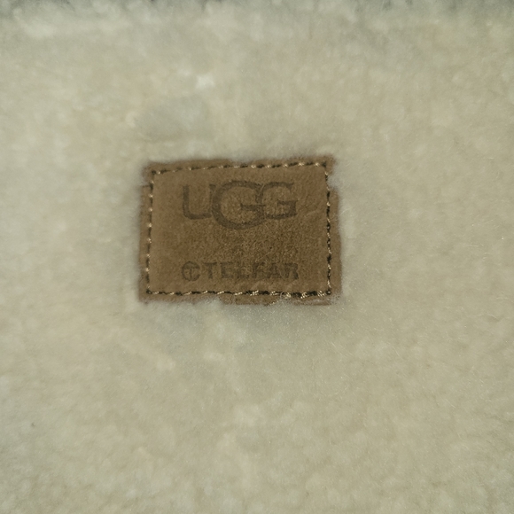 UGG x Telfar Medium Reverse Shearling Shopper Natural - Picture 4 of 16